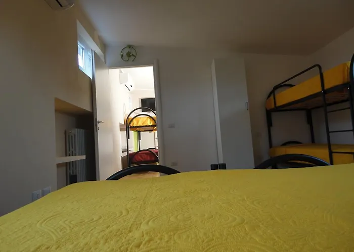 Pavia Ostello Hostel *